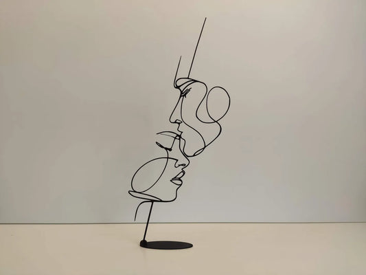 Kiss see-through sculpture